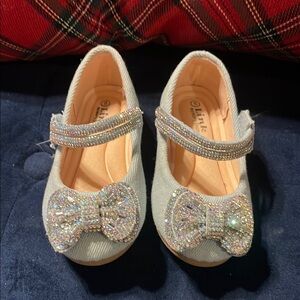 Denim embellished dress shoes